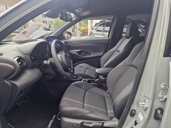 Vehicle image 4 Vehicle image 4