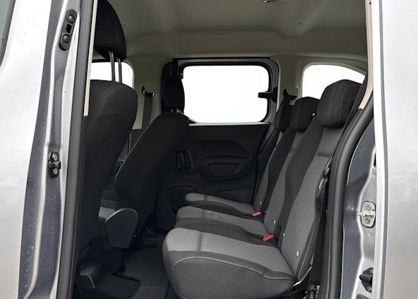 Vehicle image 9 Vehicle image 9