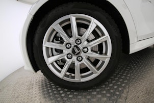 Vehicle image TOYOTA Yaris 1.5 VVT-i HSD Trend