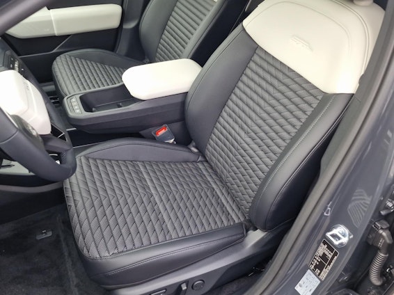 Vehicle image 7 Vehicle image 7