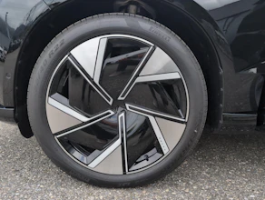 https://vehicle.imgix.net/4058447/5e8a89fe-de9e-48ee-a256-351c3e0fac9e.jpg