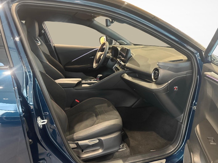 Vehicle image TOYOTA C-HR