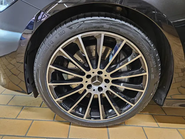 Mercedes-Benz E 200 4Matic Exclusive Limousine