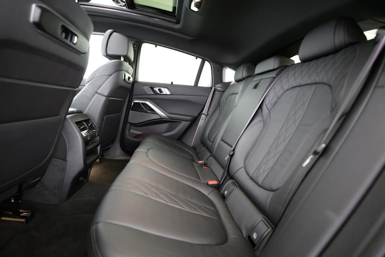 Vehicle image BMW X6