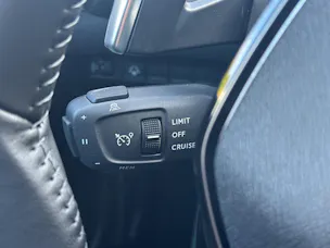 Peugeot 2008 1.2 Hybrid 145 Allure Premium