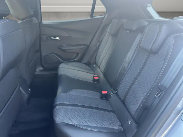 Peugeot 2008 1.2 Hybrid 145 Allure Premium
