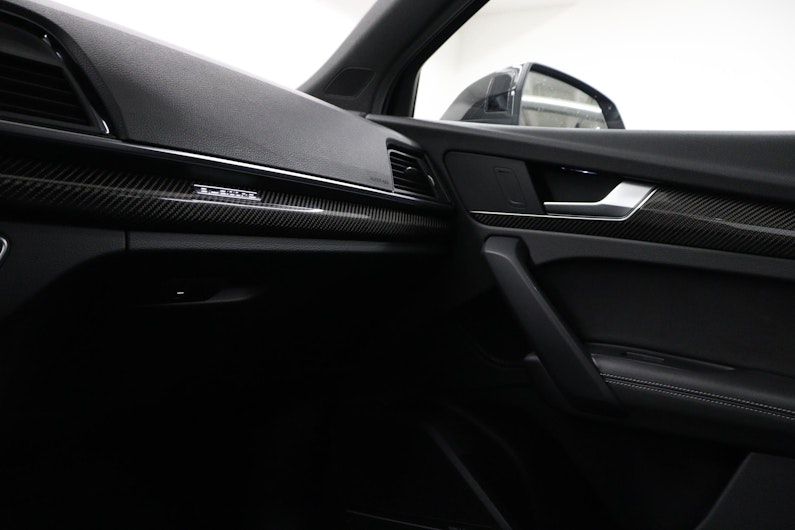 Vehicle image AUDI SQ5