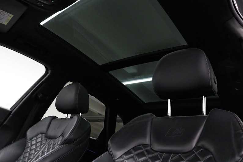 Vehicle image AUDI SQ5