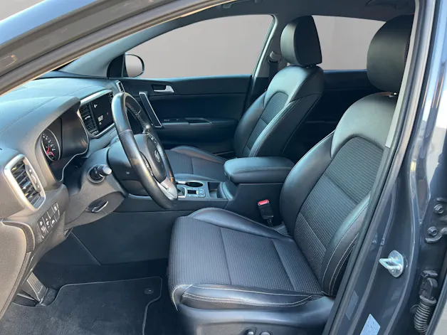 Kia Sportage 1.6 CRDi MHEV Black Edition 4x4 Automat / inkl. Winterräder & frisch ab MFK / Herstellergarantie