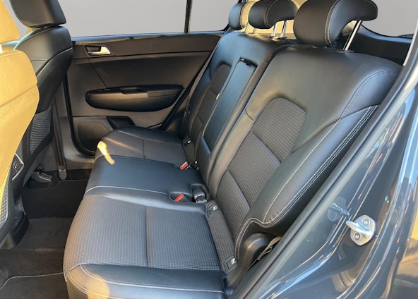 Vehicle image 16 Vehicle image 16