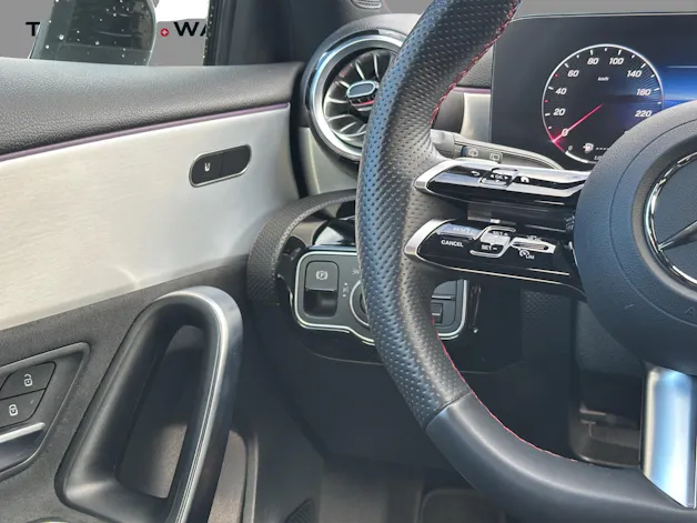 Mercedes-Benz A 180 AMG Line 7G-DCT