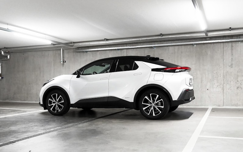 Vehicle image TOYOTA C-HR