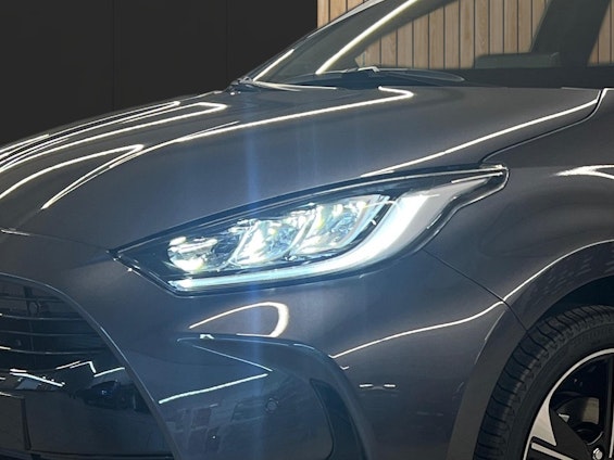 Vehicle image 8 Vehicle image 8