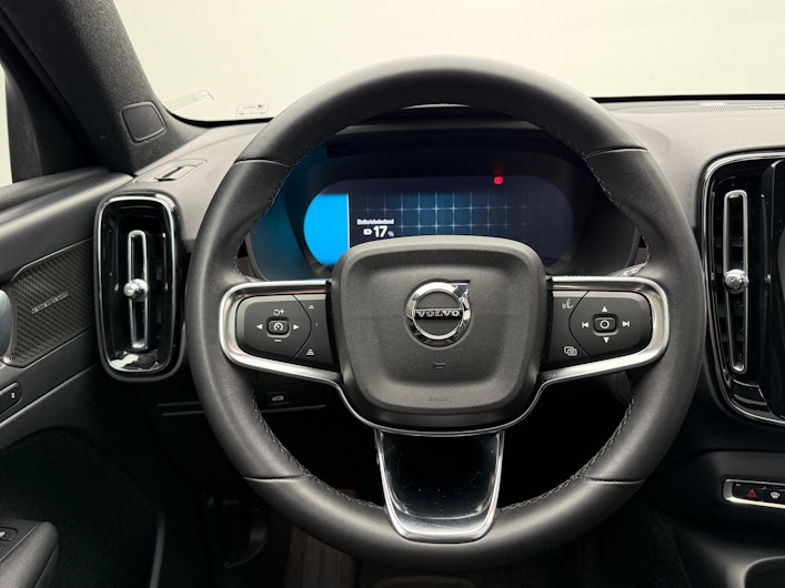 Vehicle image VOLVO XC40