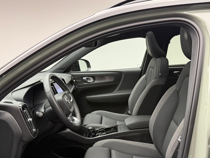 Vehicle image VOLVO XC40