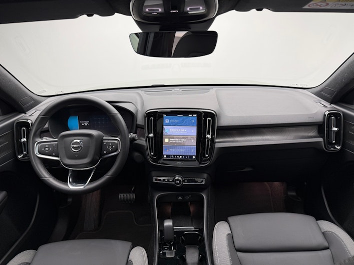 Vehicle image VOLVO XC40