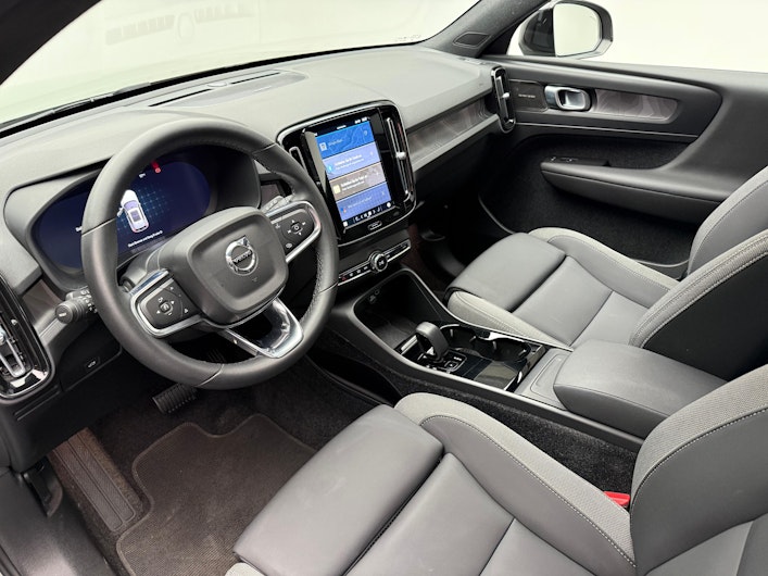 Vehicle image VOLVO XC40