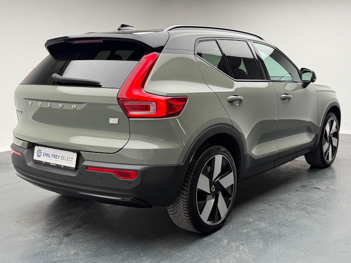 Vehicle image VOLVO XC40