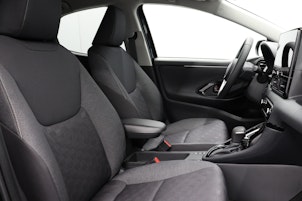 Vehicle image TOYOTA Yaris 1.5 VVT-i HSD Trend