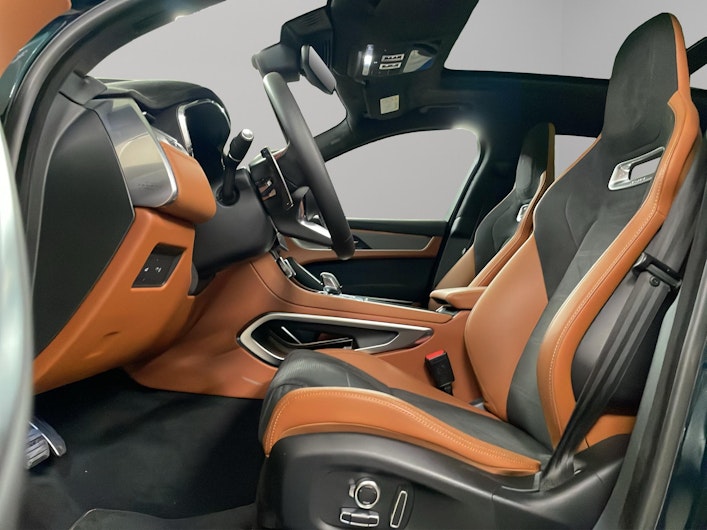 Vehicle image JAGUAR F-PACE