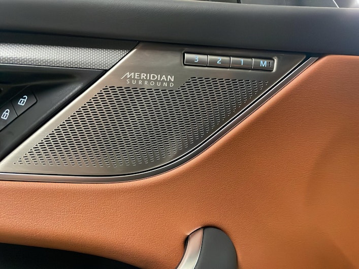 Vehicle image JAGUAR F-PACE