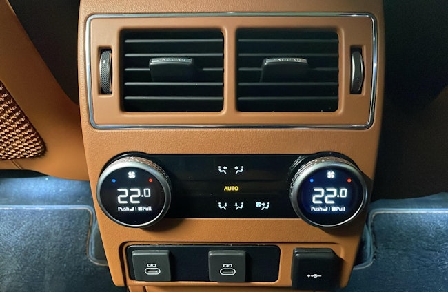 Vehicle image 14 Vehicle image 14