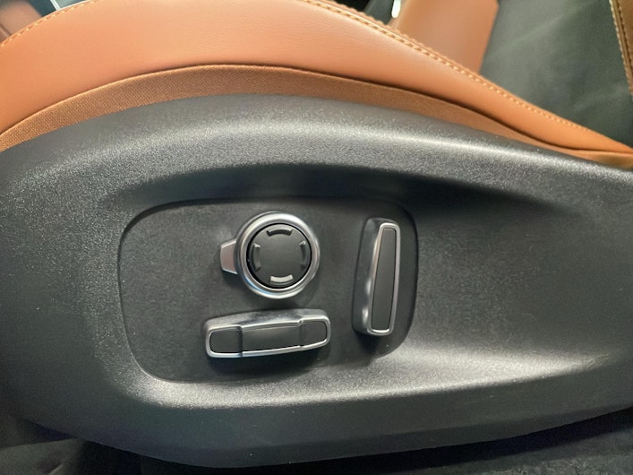 Vehicle image JAGUAR F-PACE