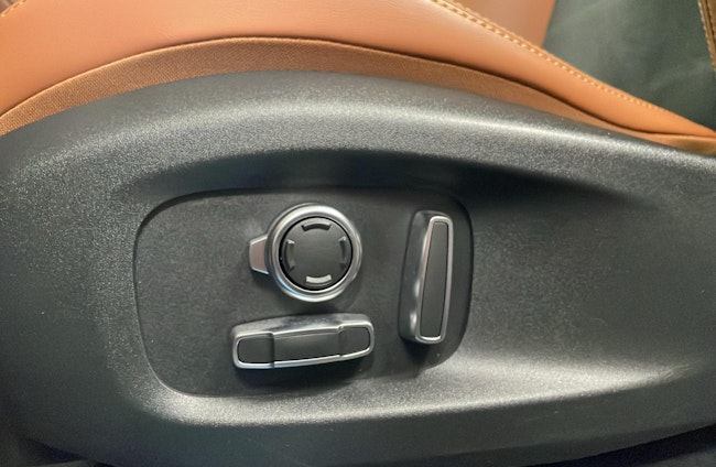 Vehicle image 16 Vehicle image 16