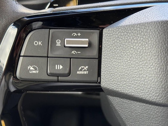 Vehicle image 8 Vehicle image 8