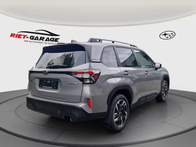 Subaru Forester Station 2.0i e-Boxer Swiss Plus