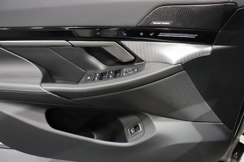 Vehicle image BMW 5 SERIES