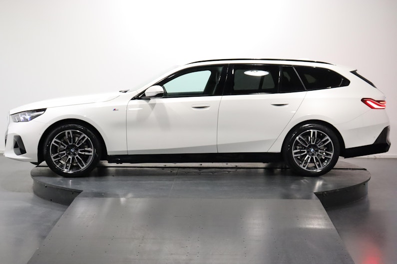 Vehicle image BMW 5 SERIES