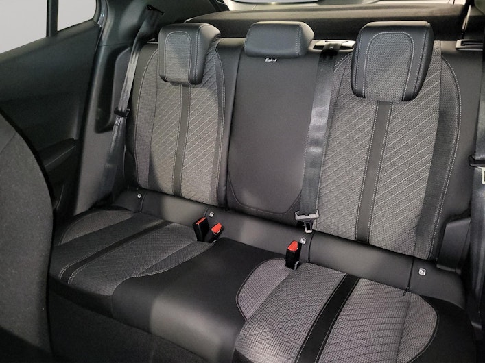 Vehicle image PEUGEOT 2008