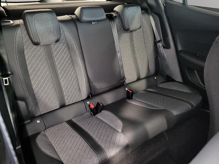 Vehicle image PEUGEOT 2008