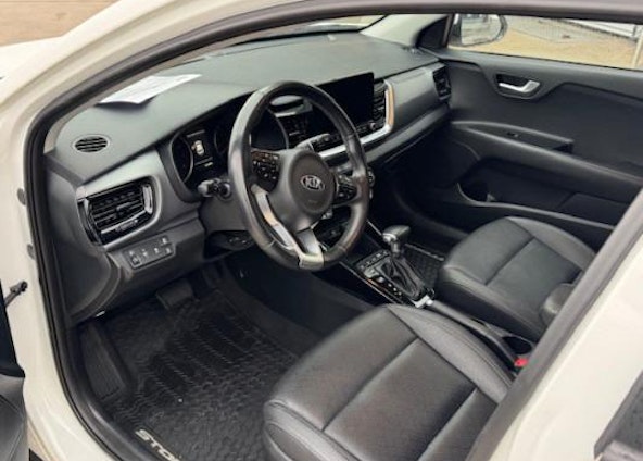 Vehicle image 4 Vehicle image 4