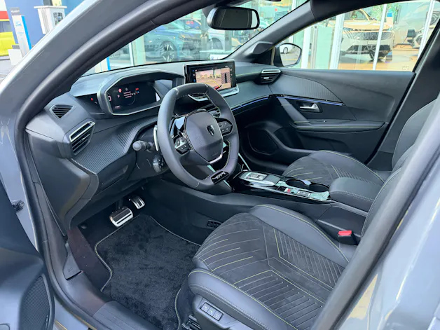 Peugeot 208 1.2 Hybrid GT