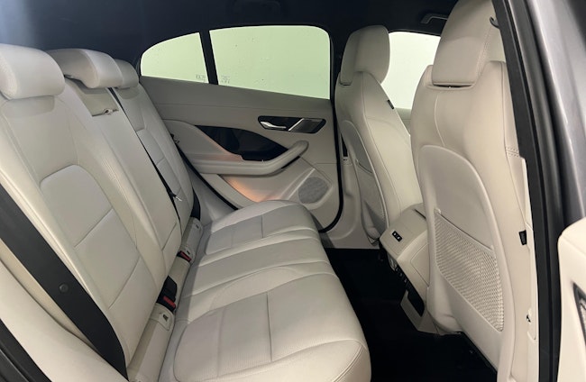 Vehicle image 4 Vehicle image 4