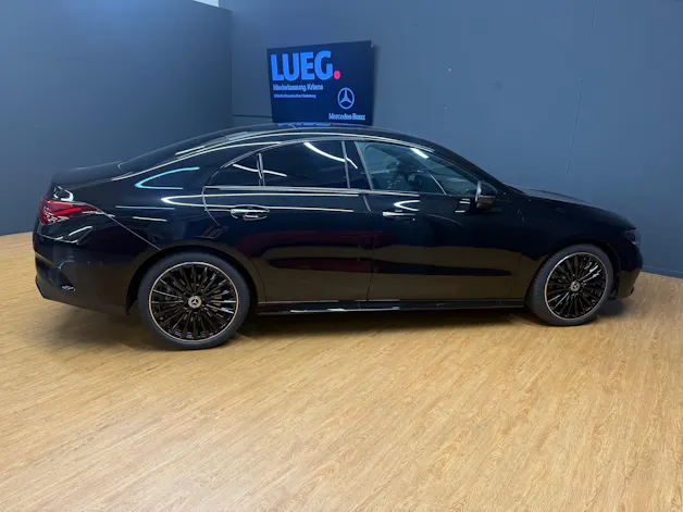 Mercedes-Benz CLA 250 4M - DISTRONIC / 360 Grad Kamera / Head-Up Display