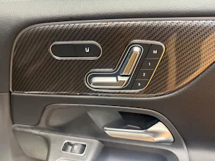 Mercedes-Benz GLB 220 d 4M - AMG / DISTRONIC / 360 Grad Kamera / Head-Up Display
