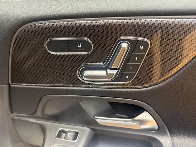 Mercedes-Benz GLB 220 d 4M - AMG / DISTRONIC / 360 Grad Kamera / Head-Up Display