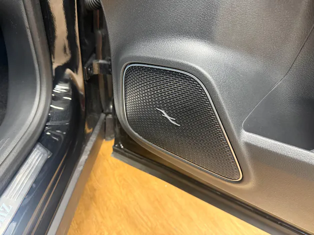 Mercedes-Benz GLB 220 d 4M - AMG / DISTRONIC / 360 Grad Kamera / Head-Up Display