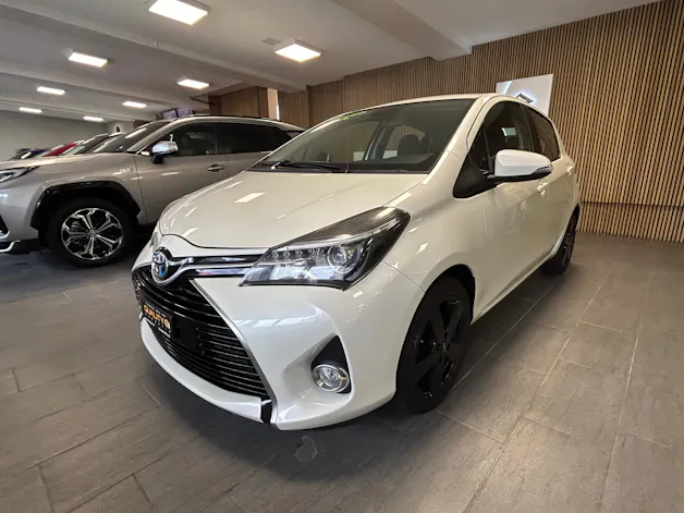 Toyota Yaris 1.5 VVT-i HSD Luna