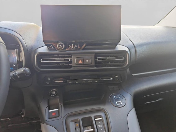 Vehicle image 14 Vehicle image 14