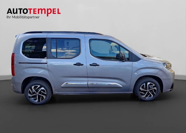 Vehicle image 4 Vehicle image 4