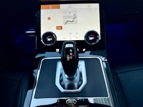 Vehicle image LAND ROVER Range Rover Evoque 2.0 T 300 R-Dynamic HSE