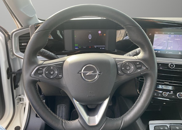 Vehicle image 4 Vehicle image 4