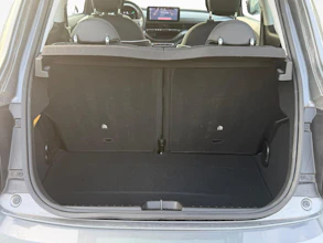 https://vehicle.imgix.net/4062469/ae52f57b-2d0d-43d2-8ec1-bf7bf460d8c8.jpg