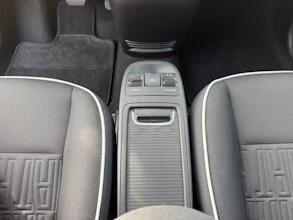 https://vehicle.imgix.net/4062469/e91b6740-0d0c-40d3-83b8-f14eb0a7ef82.jpg