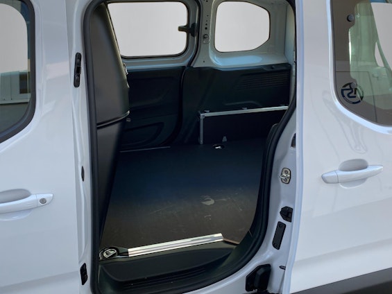 Vehicle image 10 Vehicle image 10