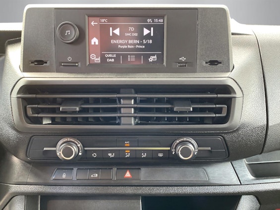 Vehicle image 14 Vehicle image 14